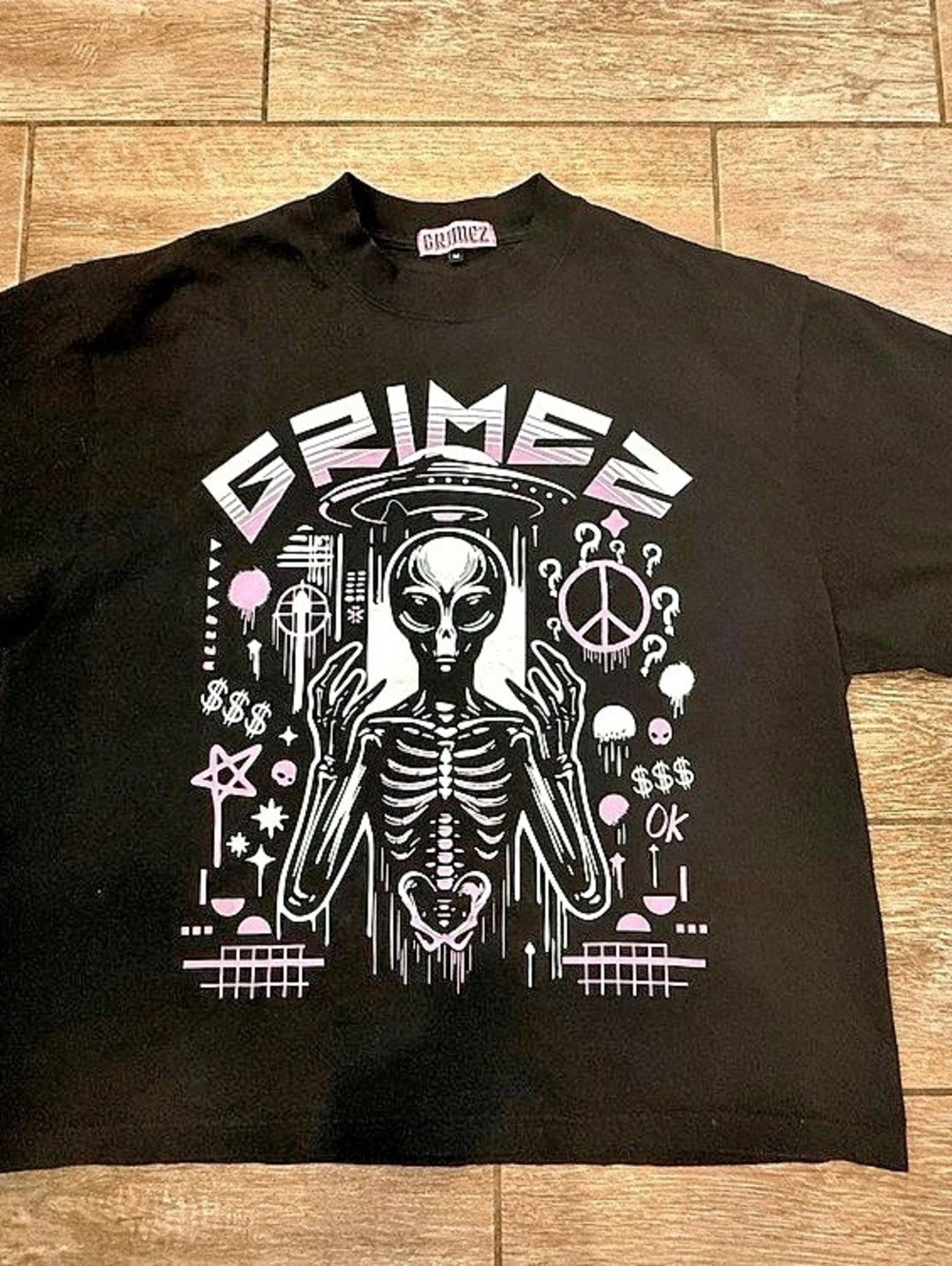 Grimez Alien graphic tee Graphic Tee in Black Size Medium Like New